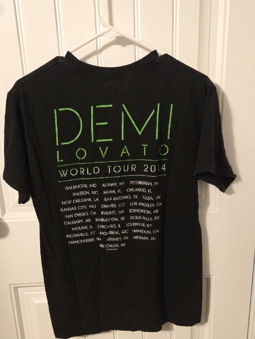 Alstyle Black T-Shirt with Neon Green, Yellow & Blue Graphic - Demi World Tour - Picture 4 of 5
